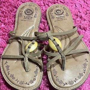 NWOT- EARTH SPIRIT TAN LEATHER SANDAL (SZ.8.5)
